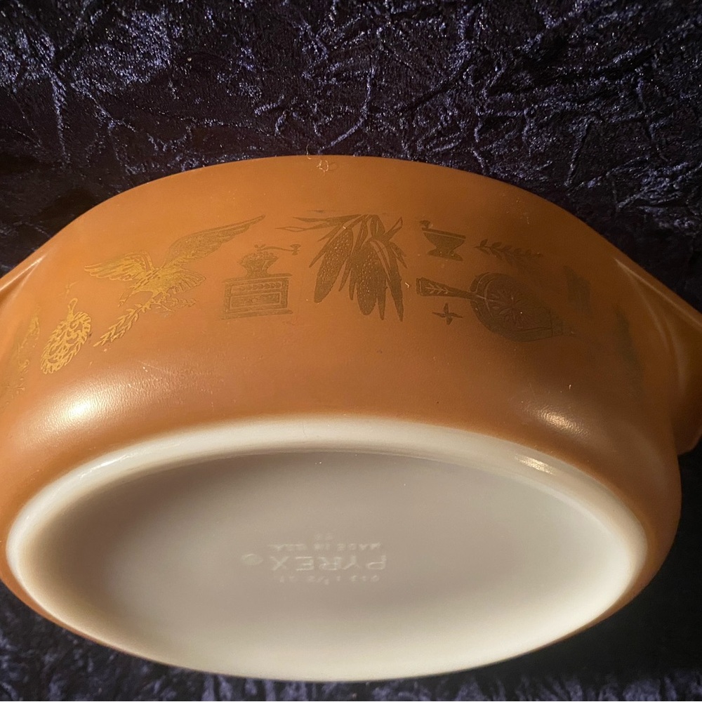 Pyrex Early American 43 1 1/2 qt Casserole - Picture 4 of 5